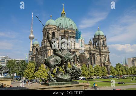 Löwenkämpfer zu Pferde von Albert Wolff, Berliner Dom, Lustgarten, Mitte, Berlin Deutschland *** Lion Fighter on Horseback par Albert Wolff, cathédrale de Berlin, Lustgarten, Mitte, Berlin, Allemagne Banque D'Images