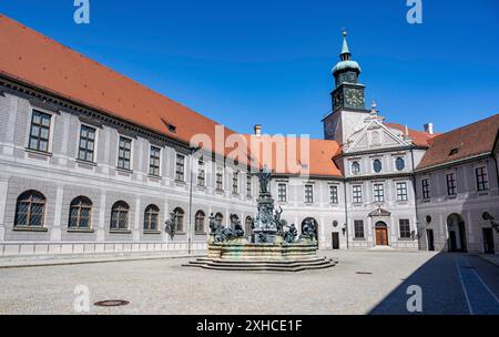 Fontaine avec fontaine de Persée, cour intérieure dans la résidence de Munich, Munich, haute-Bavière, Bavière, Allemagne Banque D'Images