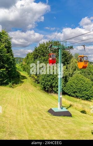 Le chemin de fer de montagne Waldeck près du château de Waldeck à Waldeck, Hesse, Allemagne. Téléphérique historique à Waldeck à l'Edersee dans le nord de la Hesse, Allemagne Banque D'Images