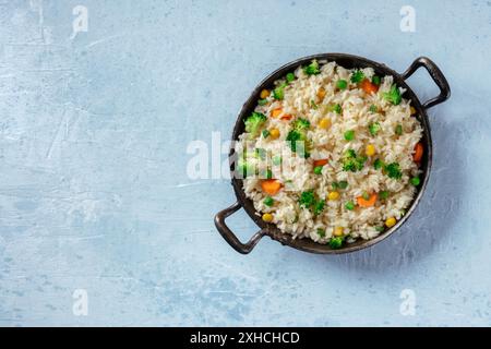 Riz végétalien, sautés avec des légumes, dose au-dessus avec espace de copie Banque D'Images