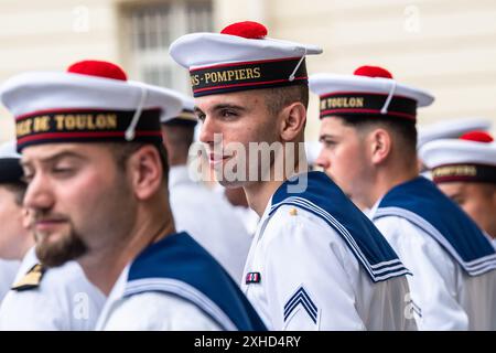 Toulon, France. 12 juillet 2024. Les marins assistent à la cérémonie officielle de prise de commandement de la base navale de Toulon par le capitaine Pierre Suleau. Le capitaine Pierre Suleau est le nouveau commandant de la base navale de Toulon. (Crédit image : © Laurent Coust/SOPA images via ZUMA Press Wire) USAGE ÉDITORIAL SEULEMENT! Non destiné à UN USAGE commercial ! Banque D'Images