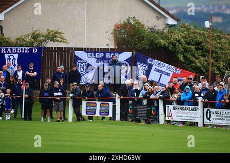 13 juillet 2024 ; New Dundas Park, Bonnyrigg, Midlothian, Écosse; Scottish premier Sports Cup Football, Bonnyrigg Rose contre Dundee ; fans de Dundee Banque D'Images