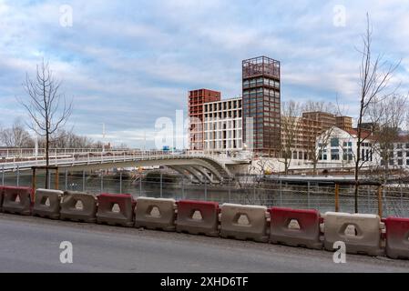 Chantier du village olympique nouvellement construit à Saint-Ouen et Île-Saint-Denis, Paris, France, 17 février 2024. Banque D'Images