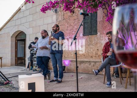 Joan Tomàs Martínez, Joan Navarro et Raquel Santanera, appariement de poèmes et de vins à la cave Can Majoral, Fundació Mallorca Literària, Algaida, Majorque, Îles Baléares, Espagne. Banque D'Images