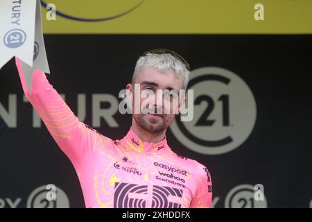 Ben Healy Ireland EF Educatiom remporte le prix de combativité après une longue pause Tour de France au Pla d'Adet Banque D'Images