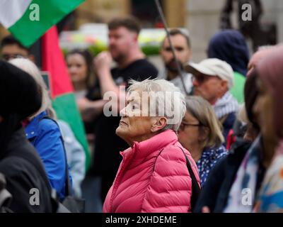 GLASGOW, ÉCOSSE, ROYAUME-UNI. 13 juillet 2024. Rassemblement pro-palestinien et marche pour la paix à George Square, Glasgow crédit : george robertson/Alamy Live News Banque D'Images