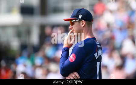 Hove UK 13 juillet 2024 - Simon Harmer le capitaine de l'Essex lors du match de cricket Vitality T20 Blast entre les Sharks de Sussex et l'Essex au 1er Central County Ground à Hove : crédit Simon Dack /TPI/ Alamy Live News Banque D'Images