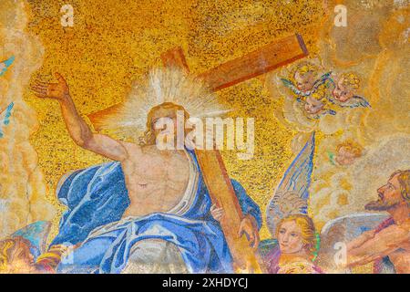 Le dernier jugement, détail de lunette dans la façade de la Basilique Saint-Marc, Venise, Italie. Banque D'Images