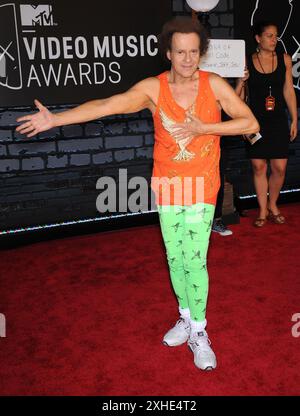 Brooklyn, États-Unis. 13 juillet 2024. Richard Simmons, gourou de l'exercice et du fitness, meurt à 76 ans, le 13 juillet 2024 de causes naturelles à Los Angeles, CA.--------------------------------------------------------- 25 août 2013 Brooklyn, NY Richard Simmons 2013 MTV Video Music Awards au Barclay Center © Lisa OConnor/AFF-USA.com crédit : AFF/Alamy Live News Banque D'Images