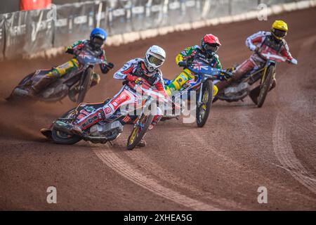 DANEMARK v AUSTRALIE : Mikkel Michelsen du Danemark en Blanc, leader Jack Holder de l'Australie en Rouge, Brady Kurtz de l'Australie en Bleu et Anders Thomsen du Danemark en jaune lors de la finale Monster Energy FIM Speedway of Nation au National Speedway Stadium de Manchester le samedi 13 juillet 2024. (Photo : Ian Charles | mi News) crédit : MI News & Sport /Alamy Live News Banque D'Images