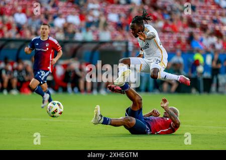 Frisco, Texas, États-Unis. 13 juillet 2024. L'attaquant du Los Angeles Galaxy JOSEPH PAINTSIL (28) saute sur le défenseur du FC Dallas SEBASTIEN IBEAGHA (25) pour un tir au but lors d'un match en MLS entre le FC Dallas et le Los Angeles Galaxy au Toyota Stadium. Dallas gagne 2-0. (Crédit image : © Mark Fann/ZUMA Press Wire) USAGE ÉDITORIAL SEULEMENT! Non destiné à UN USAGE commercial ! Banque D'Images
