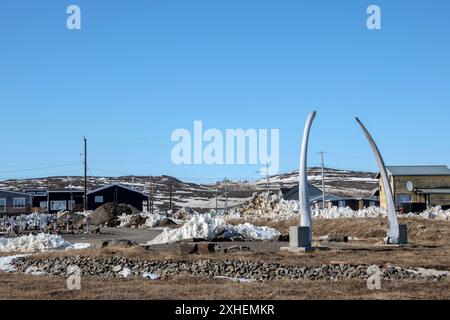 Arche en os de baleine au cimetière municipal d'Iqaluit à Apex, Nunavut, Canada Banque D'Images