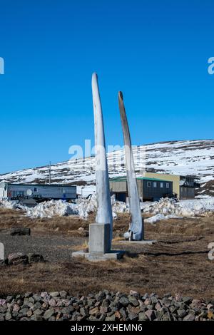 Arche en os de baleine au cimetière municipal d'Iqaluit à Apex, Nunavut, Canada Banque D'Images