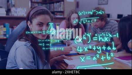 Image des équations et du traitement des données sur divers étudiants Banque D'Images