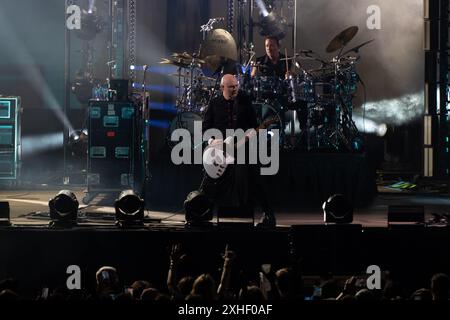 Barcelone, Espagne. 14 juillet 2024. Les Smashing Pumpkins ont joué lors de la dernière nuit du Cruilla Festival, comme le point culminant d'une nuit qui a également présenté les vétérans Pet Shop Boys. The Smashing Pumpkins actuaron en la &#XFA;ltima noche del Festival Cruilla, como colofón de una noche en la que también actuaron los Veteranos Pet Shop Boys. Sur la photo : Billy Corgan, James IHA, Kiki Wong, Jimmy Chamberlin News Entertainment -Barcelone, Espagne samedi 13 juillet 2024 (photo par Eric Renom/LaPresse) crédit : LaPresse/Alamy Live News Banque D'Images