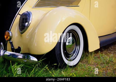 Vue avant d'un Ford Model 78 Deluxe coupé 1937 Banque D'Images