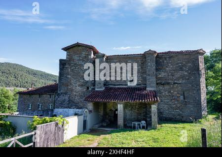 Ilárraz, Espagne- 18 mai 2024 : le front de l'abbaye de Sainte-Lucie en Espagne Banque D'Images