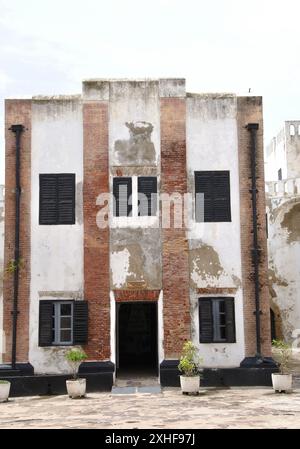 Cour intérieure, Cape Coast Castle, Cape Coast, Ghana - forteresse où les esclaves étaient détenus avant d'être envoyés en Amérique et ailleurs ; Fortr britannique Banque D'Images