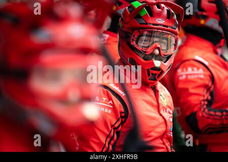 Mechanics Vista AF Corse lors des Rolex 6 heures de Sao Paulo 2024, 5ème manche du Championnat du monde d'Endurance FIA 2024, du 11 au 14 juillet 2024 sur l'Autodromo Jose Carlos Pace à Interlagos, Brésil Banque D'Images