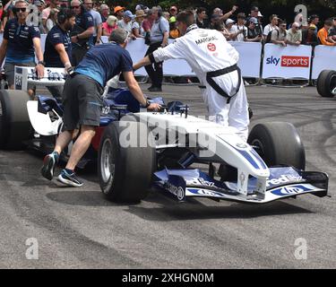 Goodwood festival de vitesse 2024, voitures de course F1, Super voitures, motos, voitures de course classiques, Goodwood Hill, Chichester, voitures anciennes, Banque D'Images