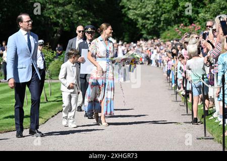 Borgholm, Suède. 14 juillet 2024. La princesse Victoria avec le prince Daniel et le prince Oscar lors des célébrations du 47e anniversaire de la princesse Victoria au palais de Solliden, Borgholm, Suède, le 14 juillet 2024. Photo : Mikael Fritzon/TT/code 62360 crédit : TT News Agency/Alamy Live News Banque D'Images