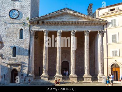 Assise, Province de Pérouse, Italie, Tempio di Minerva (Temple de Minerve) sur la Piazza del Comune, éditorial seulement. Banque D'Images