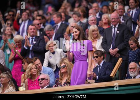 Londres, Royaume-Uni. 14 juillet 2024. LONDRES, ANGLETERRE - 14 JUILLET : Catherine Princess of Wales sur le court central lors de la finale masculine le quatorzième jour des Championnats de tennis de Wimbledon au All England Lawn Tennis and Croquet Club le 14 juillet 2024 à Londres, Angleterre. Crédit : MB Media solutions/Alamy Live News Banque D'Images