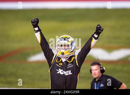 13 juillet 2024, Newton, Ia, États-Unis : LA SÉRIE NTT INDYCAR SCOTT MCLAUGHLIN (3) de Christchurch, Nouvelle-Zélande célèbre sa victoire pour le Hy-Vee Homefront 250 à l'Iowa Speedway à Newton, IA. (Crédit image : © Walter G. Arce Sr./ASP via ZUMA Press Wire) USAGE ÉDITORIAL SEULEMENT! Non destiné à UN USAGE commercial ! Banque D'Images