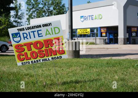 Une pharmacie Rite Aid avec des panneaux de fermeture de magasin, à Grand Blanc Michigan USA Banque D'Images