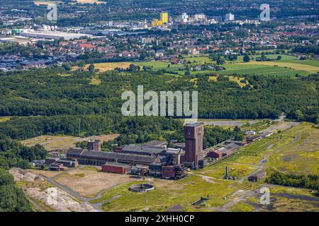 Luftbild, CreativRevier Hamm, Hammerkopfturm an der ehemaligen Zeche Bergwerk Ost Heinrich Robert, Waldgebiet mit Kissinger Höhe, Fernsicht zum Hafen, Stadtbezirk Herringen, Hamm, Ruhrgebiet, Nordrhein-Westfalen, Deutschland ACHTUNGxMINDESTHONORARx60xEURO *** vue aérienne, CreativRevier Hamm, tour de marteau à l'ancienne mine de charbon Ost Heinrich Robert, zone forestière avec Kissinger Höhe, vue lointaine sur le port, Herringen district, Hamm, Ruhr district, Rhénanie du Nord-Westphalie, Allemagne ACHTUNGxMINDESTHONORARx60xEURO Banque D'Images