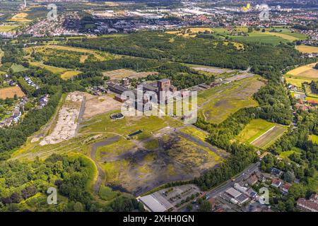 Luftbild, CreativRevier Hamm, Hammerkopfturm an der ehemaligen Zeche Bergwerk Ost Heinrich Robert, Waldgebiet mit Kissinger Höhe, Fernsicht zum Hafen, Stadtbezirk Herringen, Hamm, Ruhrgebiet, Nordrhein-Westfalen, Deutschland ACHTUNGxMINDESTHONORARx60xEURO *** vue aérienne, CreativRevier Hamm, tour de marteau à l'ancienne mine de charbon Ost Heinrich Robert, zone forestière avec Kissinger Höhe, vue lointaine sur le port, Herringen district, Hamm, Ruhr district, Rhénanie du Nord-Westphalie, Allemagne ACHTUNGxMINDESTHONORARx60xEURO Banque D'Images