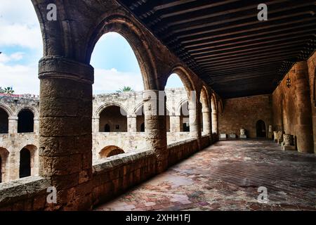 Intérieur du Musée archéologique de Rhodes, vieille ville, Rhodes, Dodécanèse, Grèce, Europe Banque D'Images