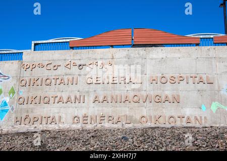 Panneau de l'Hôpital général Qikiqtani sur Niaqunngusiariaq à Iqaluit, Nunavut, Canada Banque D'Images