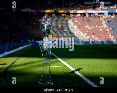 Symbolbild / Themenfoto Praesentation des EM Pokal Henri-Delaunay-Pokal im Stadion, GER, Espagne (ESP) vs Angleterre (ENG), Fussball Europameisterschaft, UEFA EURO 2024, final, 14.07.2024 Foto : Eibner-Pressefoto/Michael Memmler Banque D'Images