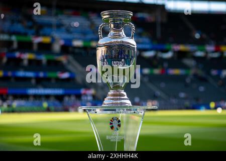 Symbolbild / Themenfoto Praesentation des EM Pokal Henri-Delaunay-Pokal im Stadion, GER, Espagne (ESP) vs Angleterre (ENG), Fussball Europameisterschaft, UEFA EURO 2024, final, 14.07.2024 Foto : Eibner-Pressefoto/Michael Memmler Banque D'Images