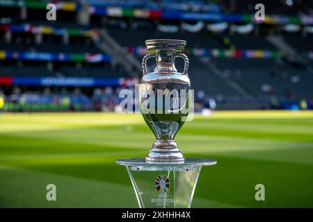 Symbolbild / Themenfoto Praesentation des EM Pokal Henri-Delaunay-Pokal im Stadion, GER, Espagne (ESP) vs Angleterre (ENG), Fussball Europameisterschaft, UEFA EURO 2024, final, 14.07.2024 Foto : Eibner-Pressefoto/Michael Memmler Banque D'Images