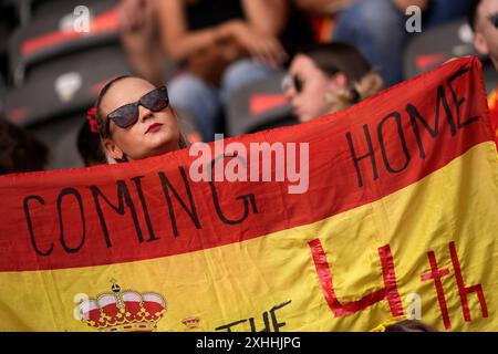 Berlino, Allemagne. 14 juillet 2024. Les supporters espagnols avant le dernier match entre l'Espagne et l'Angleterre lors du tournoi de football Euro 2024 à Berlin à l'Olympiastadium, Allemagne, dimanche 14 juillet 2024.Sport - Football . (Photo de Fabio Ferrari/LaPresse) crédit : LaPresse/Alamy Live News Banque D'Images