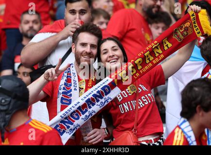 Berlin, Allemagne. 14 juillet 2024. Les spectateurs sont vus avant le match final de l'UEFA Euro 2024 entre l'Angleterre et l'Espagne à Berlin, en Allemagne, le 14 juillet 2024. Crédit : Pan Yulong/Xinhua/Alamy Live News Banque D'Images
