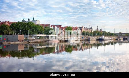 Front de mer de Szczecin vu de l'île de Lasztownia, Pologne. Banque D'Images