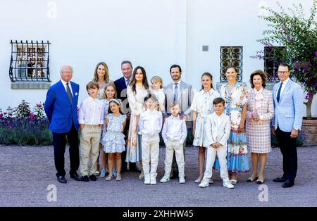 Borgholm, Schweden. 14 juillet 2024. Borgholm, Château de Solliden 14-07-2024 la famille royale suédoise assiste à l'anniversaire de la princesse héritière de Suède, le roi Carl Gustaf, la reine Silvia, la princesse héritière Victoria, le prince Daniel, princesse Estelle, Prince Oscar, Prince Carl Philip, Princesse Sofia, Prince Alexandre, Prince Gabriel, Prince Julian, Princesse Madeleine, Christopher ONeill, Princesse Léonore, Prince Nicolas et Princesse Adrienne crédit : Albert Nieboer pays-Bas OUT point de vue OUT/dpa/Alamy Live News Banque D'Images