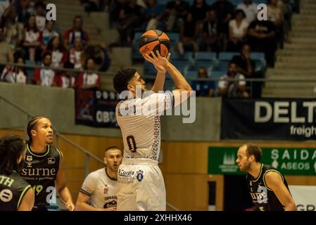 4 octobre 2023, Jordan Howard lors d'une attaque d'Obradoiro dans le match contre Surne Bilbao à Santiago Banque D'Images