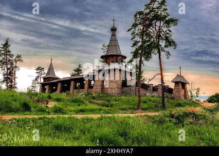 La chapelle au nom de Serge et Herman de Valaam et de tous les saints, qui brillaient à Valaam, avec la chapelle des Apôtres de la Sainte porcelaine Pierre A. Banque D'Images