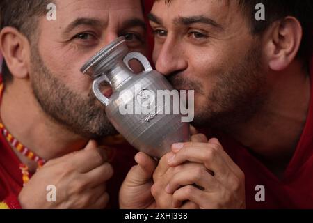 Berlino, Allemagne. 14 juillet 2024. Les supporters espagnols lors d'un match final entre l'Espagne et l'Angleterre lors du tournoi de football Euro 2024 à Berlin à l'Olympiastadium, Allemagne, dimanche 14 juillet 2024.Sport - Football . (Photo de Fabio Ferrari/LaPresse) crédit : LaPresse/Alamy Live News Banque D'Images