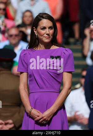 14 juillet 2024 ; All England Lawn Tennis and Croquet Club, Londres, Angleterre ; tournoi de tennis de Wimbledon, jour 14; princesse de Galles sur le court central pour présenter les trophées de la finale des Gentlemens Singles Banque D'Images