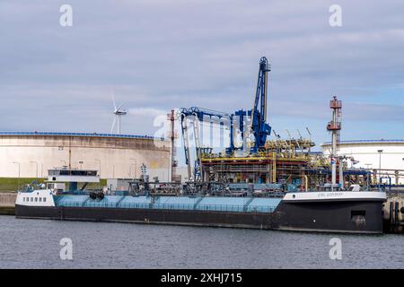 LNG Tankschiff am , LNG-Importterminal Tanks für flüssiges Erdgas, Eigentümer sind Vopak und Gasunie, die Tanks versorgen die Niederlande und andere europäische Staaten mit Gas, im Seehafen von Rotterdam, Maasvlakte, Rotterdam Niederlande, LNG Tank Bau *** LNG Tankschiff at , LNG terminal Tanker at , LNG import Tankers for liquéfié Natural gas, propriété de Vopak et Gasunie, les réservoirs approvisionnent les pays-Bas et d'autres pays européens en gaz, dans le port maritime de Rotterdam, Maasvlakte, Rotterdam pays-Bas, construction de réservoirs GNL Banque D'Images