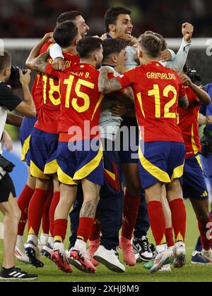 Berlin, Allemagne. 14 juillet 2024. Berlin, Allemagne. 14 juillet 2024. BERLIN - (g-d) Alex Baena d'Espagne, Rodri d'Espagne, Dani Olmo d'Espagne, Lamine Yamal d'Espagne célèbrent la victoire lors de la finale de l'UEFA EURO 2024 entre l'Espagne et l'Angleterre à l'Olympiastadion le 14 juillet 2024 à Berlin, Allemagne. ANP | Hollandse Hoogte | MAURICE VAN STEEN crédit : ANP/Alamy Live News crédit : ANP/Alamy Live News crédit : ANP/Alamy Live News Banque D'Images