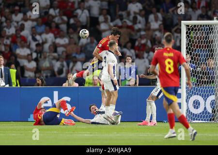 Berlin, Allemagne. 14 juillet 2024. Le défenseur espagnol Robin le Normand Real Sociedad tire au but lors de la finale Espagne - Angleterre de l'Euro 2024 de l'UEFA au stade Olympiastadion, Berlin, Allemagne, le 14 juillet 2024 crédit : Every second Media/Alamy Live News Banque D'Images