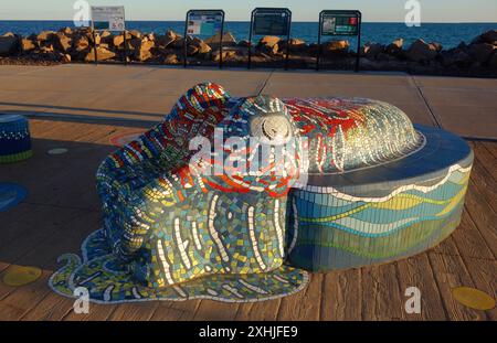 Craig the Cuttlefish, une sculpture de trône de seiche accessible en mosaïque sur la nouvelle jetée circulaire de Whyalla, Whyalla, Australie méridionale. Pas de PR Banque D'Images