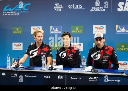 Conférence de presse post-course, HARTLEY Brendon (nzl), Toyota Gazoo Racing, Toyota GR010 - Hybrid, HIRAKAWA Ryo (jpn), Toyota Gazoo Racing, Toyota GR010 - Hybrid, BUEMI Sébastien (SWI), Toyota Gazoo Racing, Toyota GR010 - Hybrid, portrait lors des Rolex 6 heures de Sao Paulo 2024, 5ème manche du Championnat du monde FIA d'Endurance 2024, du 12 au 14 juillet 2024 sur le Autódromo José Carlos Pace à Interlagos, Brésil - photo Julien Delfosse/DPPI crédit : DPPI Media/Alamy Live News Banque D'Images