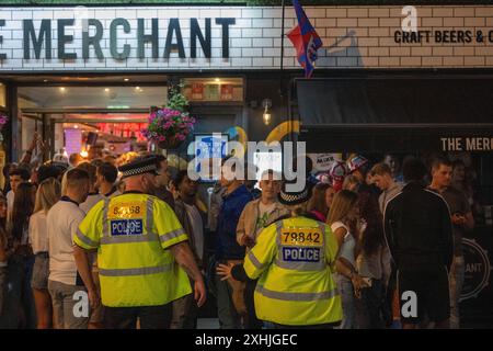 Brentwood Essex 14th Jul 2024 a renversé les fans à Brentwood, Essex lors de la finale de la Coupe d'Euro entre l'Angleterre et l'Espagne crédit : Ian Davidson/Alamy Live News Banque D'Images